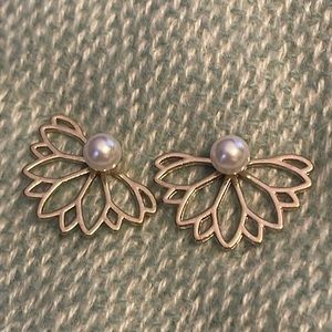 NWOT lotus faux pearl earrings